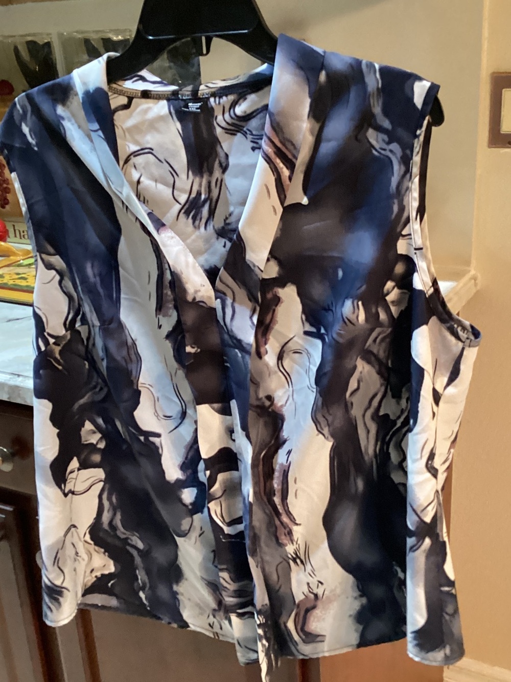 Sleeveless Marble-Effect V-Neck Camisole in Navy & White